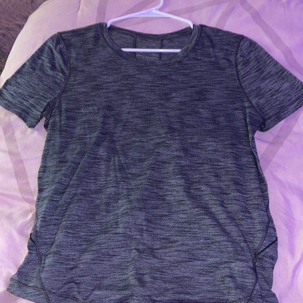 Size 6 comfy lulu shirt!!